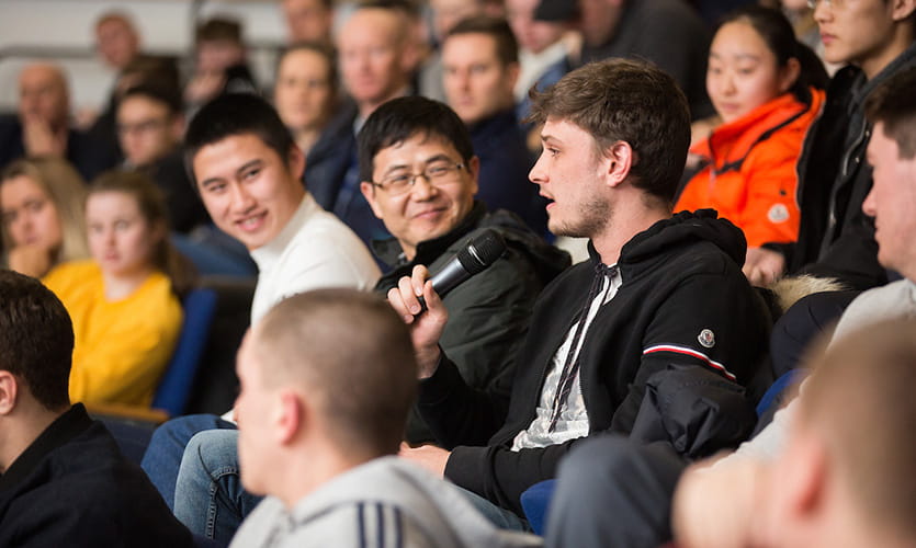 Students ask Kasper Schmeichel questions